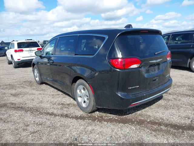 2018 CHRYSLER PACIFICA HYBRID 2C4RC1H78JR332975 Photo 2