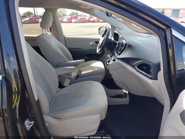 2018 CHRYSLER PACIFICA HYBRID 2C4RC1H78JR332975 Photo 4