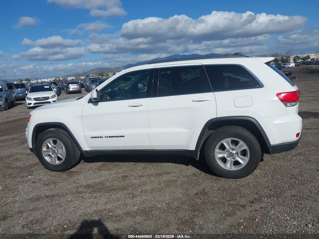 1C4RJEAG8HC856105 Jeep Grand Cherokee Laredo 4x2