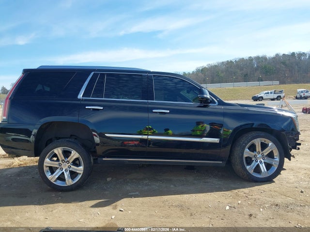 44400981 :رقم المزاد ، 1GYS3CKJ4LR146175 vin ، 2020 Cadillac Escalade 2wd Premium Luxury مزاد بيع