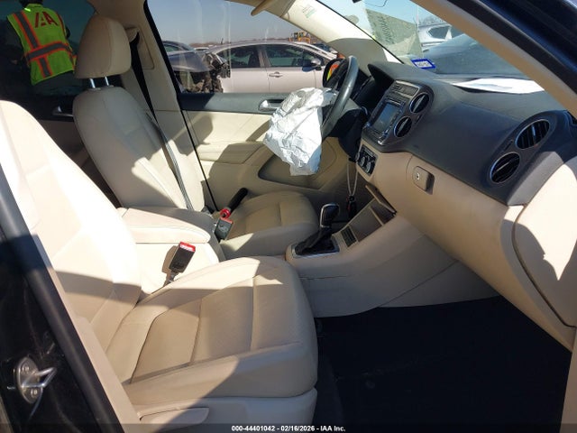 44401042 :رقم المزاد ، WVGAV7AX8CW521460 vin ، 2012 Volkswagen Tiguan Se مزاد بيع