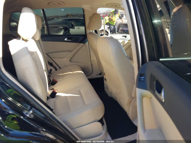 44401042 :رقم المزاد ، WVGAV7AX8CW521460 vin ، 2012 Volkswagen Tiguan Se مزاد بيع