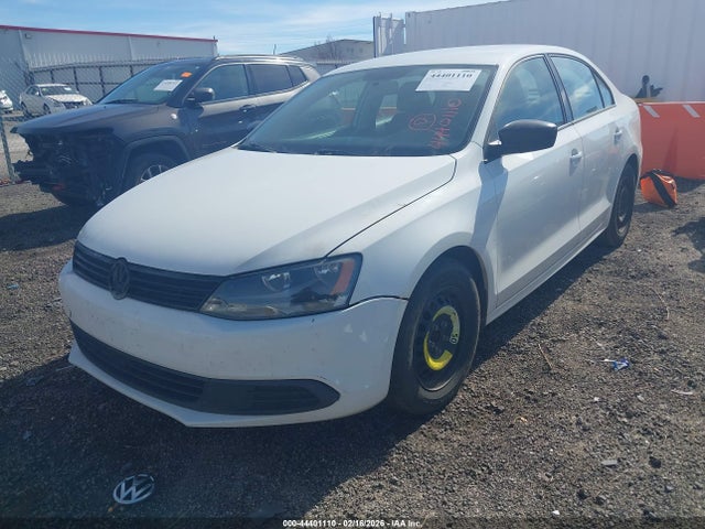 2014 Volkswagen Jetta 2.0l S მანქანა იყიდება აუქციონზე, vin: 3VW2K7AJ2EM310087, აუქციონის ნომერი: 44401110