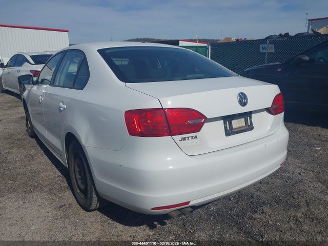 2014 Volkswagen Jetta 2.0l S მანქანა იყიდება აუქციონზე, vin: 3VW2K7AJ2EM310087, აუქციონის ნომერი: 44401110
