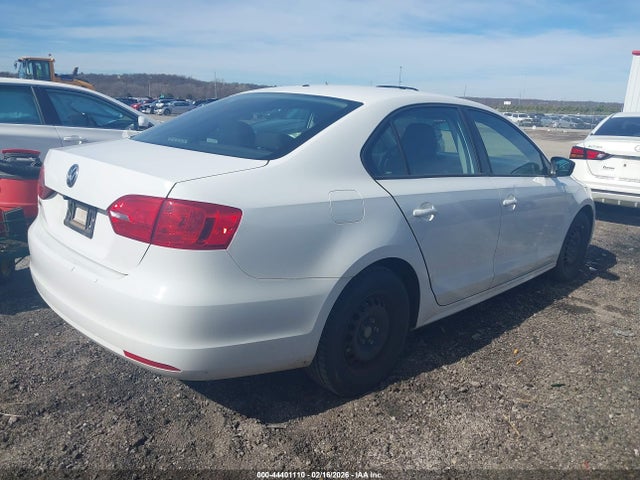 2014 Volkswagen Jetta 2.0l S მანქანა იყიდება აუქციონზე, vin: 3VW2K7AJ2EM310087, აუქციონის ნომერი: 44401110