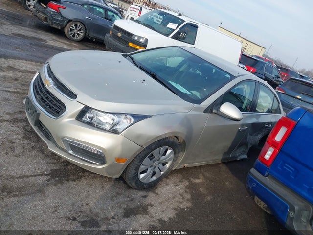 44401225 :رقم المزاد ، 1G1PC5SB3F7116450 vin ، 2015 Chevrolet Cruze 1lt Auto مزاد بيع