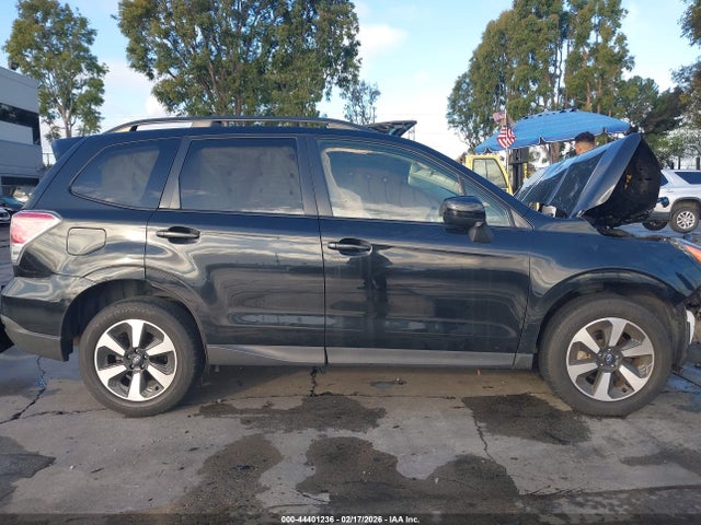 JF2SJAGCXJH438461 Subaru Forester 2.5i Premium