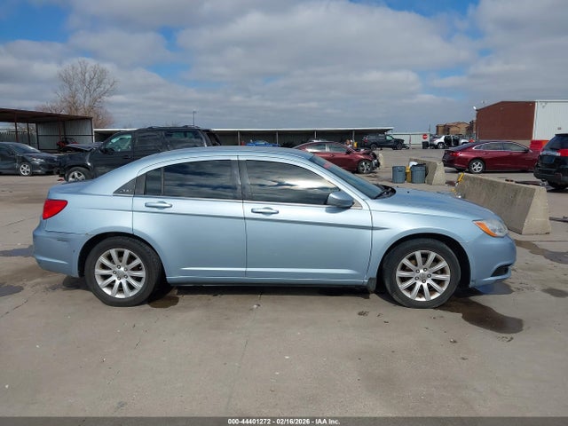 44401272 :رقم المزاد ، 1C3CCBBB0DN545305 vin ، 2013 Chrysler 200 Touring مزاد بيع