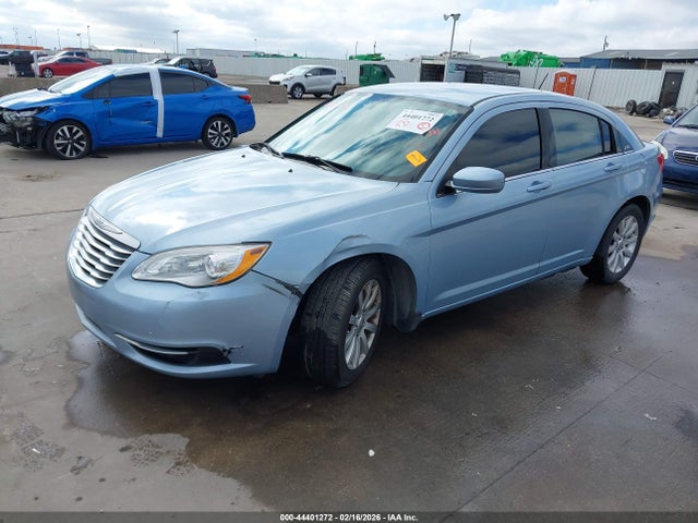 44401272 :رقم المزاد ، 1C3CCBBB0DN545305 vin ، 2013 Chrysler 200 Touring مزاد بيع