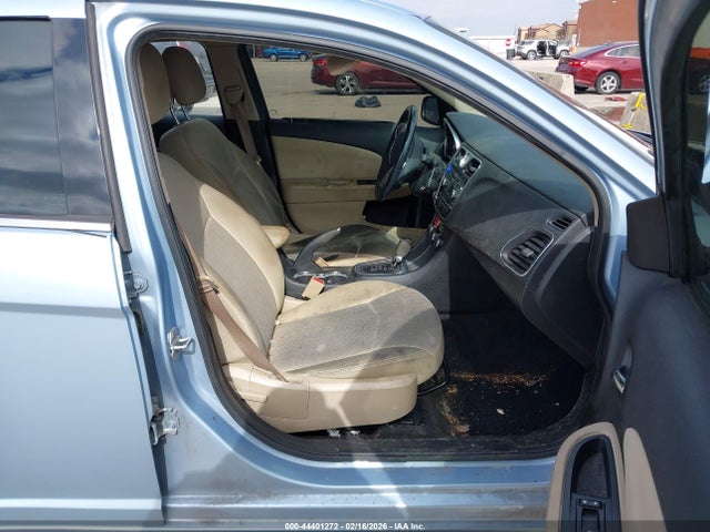 44401272 :رقم المزاد ، 1C3CCBBB0DN545305 vin ، 2013 Chrysler 200 Touring مزاد بيع