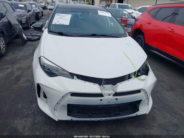 Toyota COROLLA SE 2018 5YFBURHEXJP777861 Image 13