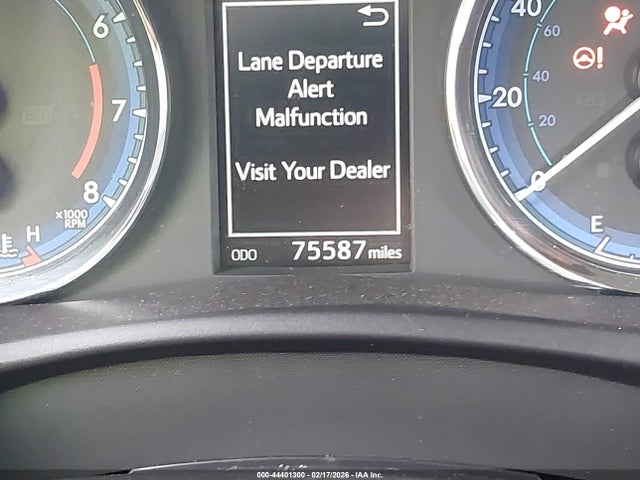 Toyota COROLLA SE 2018 5YFBURHEXJP777861 Image 16