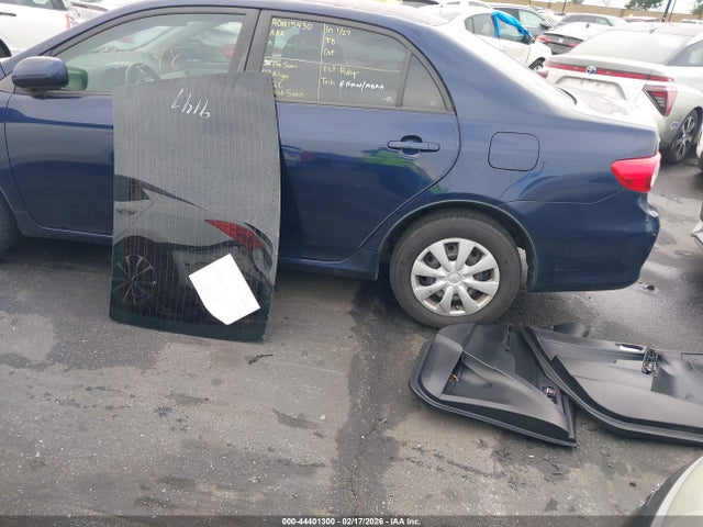 Toyota COROLLA SE 2018 5YFBURHEXJP777861 Image 18