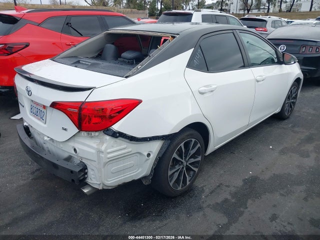 Toyota COROLLA SE 2018 5YFBURHEXJP777861 Image 4