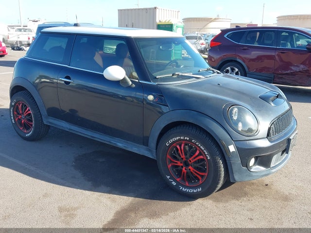 2008 MINI COOPER S WMWMF73528TV32261 Photo 0