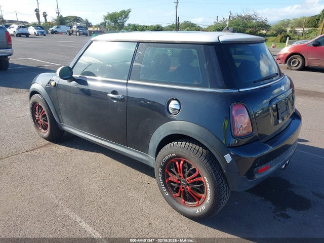 2008 MINI COOPER S WMWMF73528TV32261 Photo 2