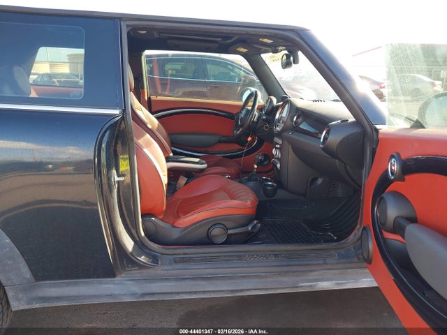 2008 MINI COOPER S WMWMF73528TV32261 Photo 4