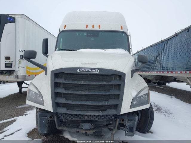 Продаж на аукціоні авто 2022 Freightliner New Cascadia 126, vin: 1FUJHHDR4NLMW2581, номер лоту: 44401425