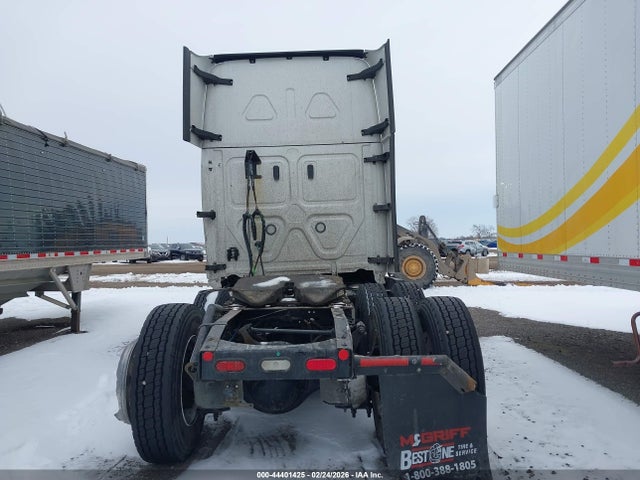 Продаж на аукціоні авто 2022 Freightliner New Cascadia 126, vin: 1FUJHHDR4NLMW2581, номер лоту: 44401425