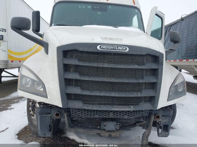 Продаж на аукціоні авто 2022 Freightliner New Cascadia 126, vin: 1FUJHHDR4NLMW2581, номер лоту: 44401425
