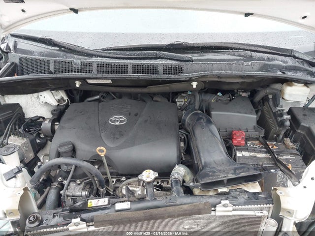 5TDXZ3DC8KS001469 Toyota Sienna Se 8 Passenger