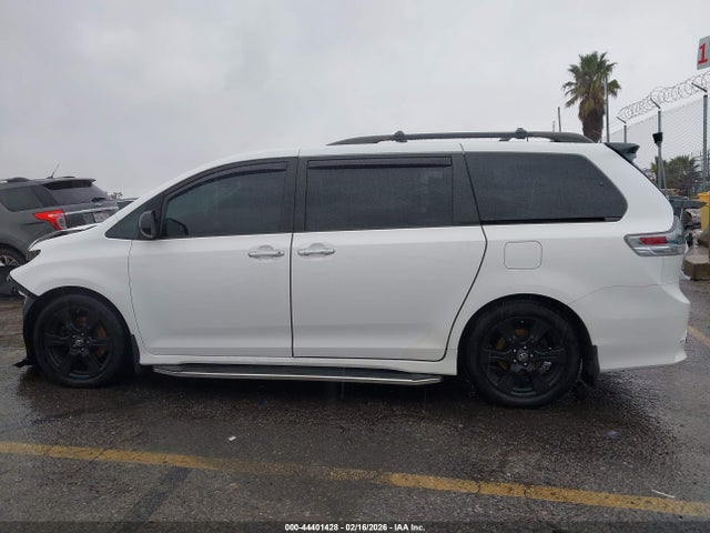 5TDXZ3DC8KS001469 Toyota Sienna Se 8 Passenger