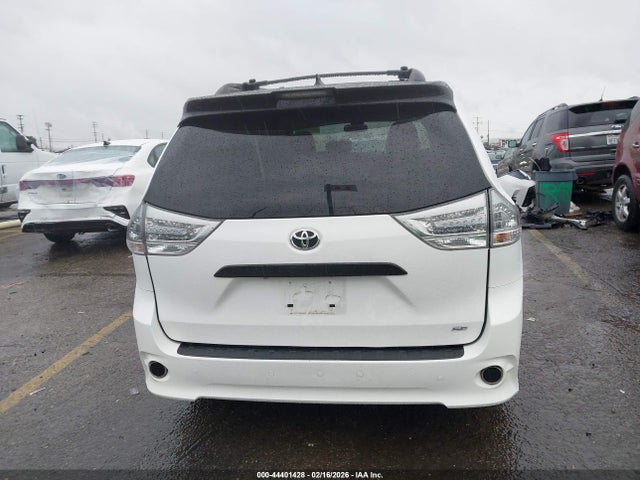 5TDXZ3DC8KS001469 Toyota Sienna Se 8 Passenger