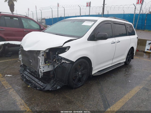 5TDXZ3DC8KS001469 Toyota Sienna Se 8 Passenger
