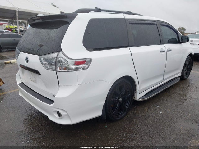 5TDXZ3DC8KS001469 Toyota Sienna Se 8 Passenger