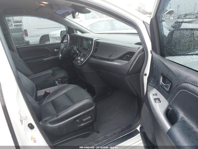 5TDXZ3DC8KS001469 Toyota Sienna Se 8 Passenger