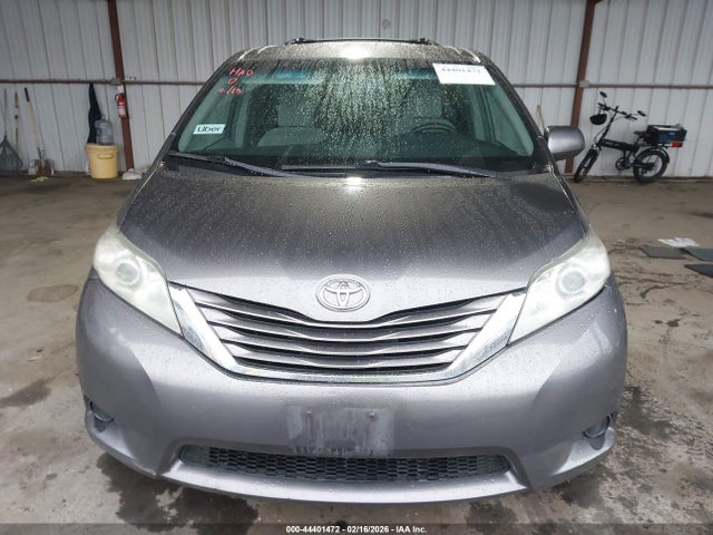 5TDKZ3DC5HS843057 Toyota Sienna Le 8 Passenger