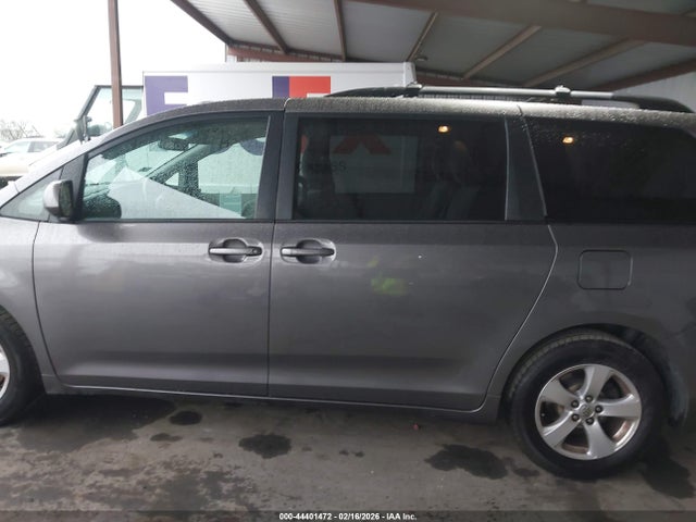 5TDKZ3DC5HS843057 Toyota Sienna Le 8 Passenger