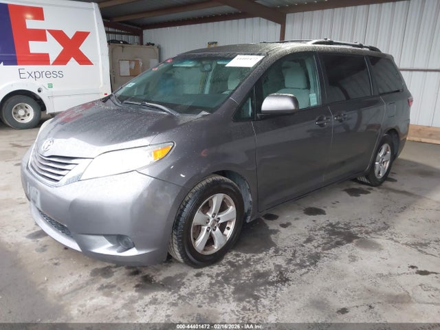 5TDKZ3DC5HS843057 Toyota Sienna Le 8 Passenger