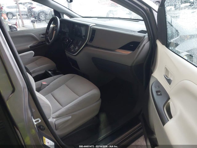 5TDKZ3DC5HS843057 Toyota Sienna Le 8 Passenger