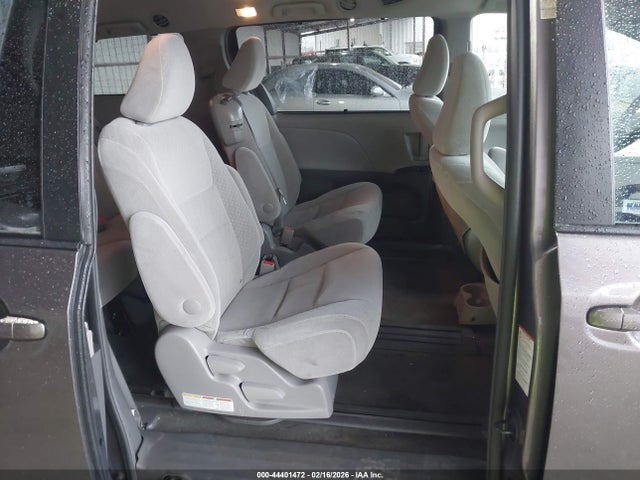 5TDKZ3DC5HS843057 Toyota Sienna Le 8 Passenger
