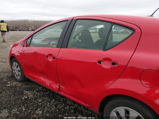 Toyota Prius C Three 2014 JTDKDTB31E1076558 Image 18