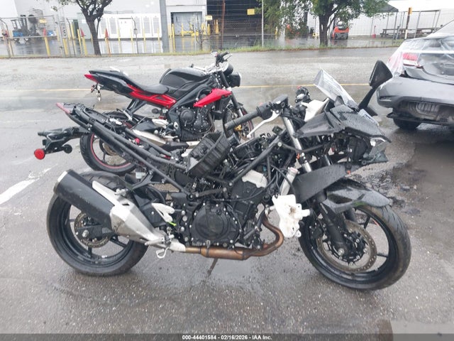 44401584 :رقم المزاد ، ML5EXGG11RDA29258 vin ، 2024 Kawasaki Ex500 مزاد بيع