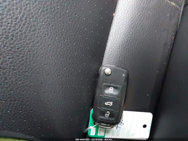 WVGAV7AX7GW611382 Volkswagen TIGUAN S