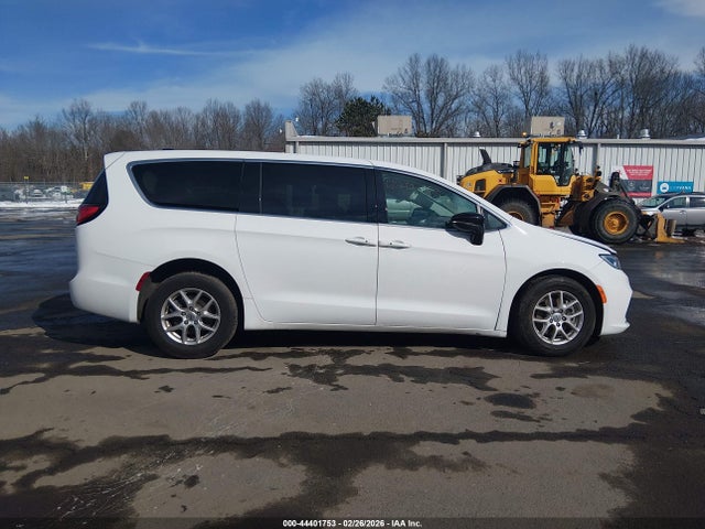 Продажа на аукционе авто 2024 Chrysler Pacifica Touring L, vin: 2C4RC1BG8RR151850, номер лота: 44401753