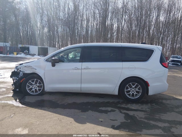 Продажа на аукционе авто 2024 Chrysler Pacifica Touring L, vin: 2C4RC1BG8RR151850, номер лота: 44401753
