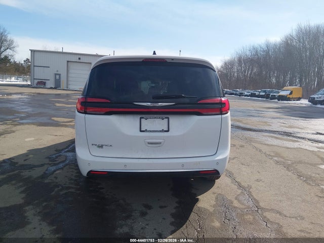 Продажа на аукционе авто 2024 Chrysler Pacifica Touring L, vin: 2C4RC1BG8RR151850, номер лота: 44401753