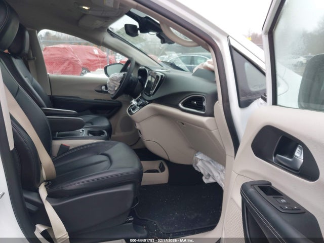 Продажа на аукционе авто 2024 Chrysler Pacifica Touring L, vin: 2C4RC1BG8RR151850, номер лота: 44401753