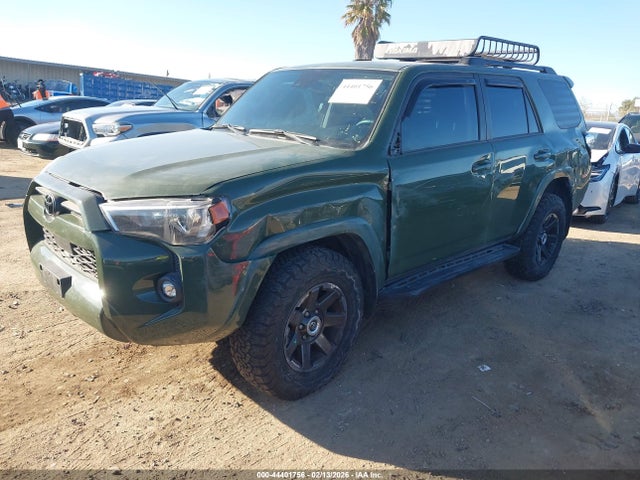 2022 TOYOTA 4RUNNER JTETU5JR8N6071555 Photo 1