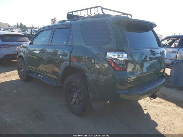 2022 TOYOTA 4RUNNER JTETU5JR8N6071555 Photo 2