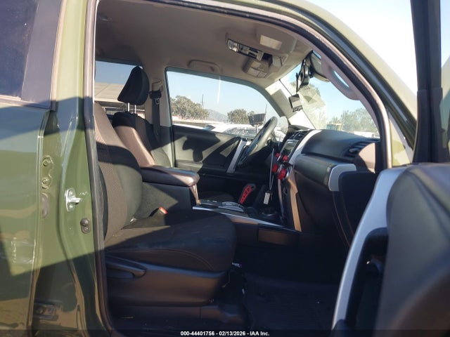2022 TOYOTA 4RUNNER JTETU5JR8N6071555 Photo 4