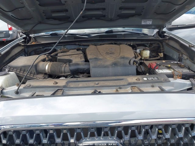 5TFCZ5AN9JX159635 Toyota Tacoma Sr5 V6