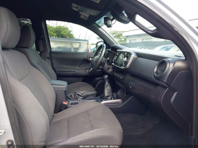 5TFCZ5AN9JX159635 Toyota Tacoma Sr5 V6