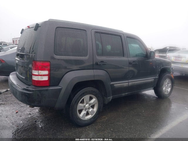 44401810 :رقم المزاد ، 1J4PN2GK7BW551930 vin ، 2011 Jeep Liberty Sport مزاد بيع