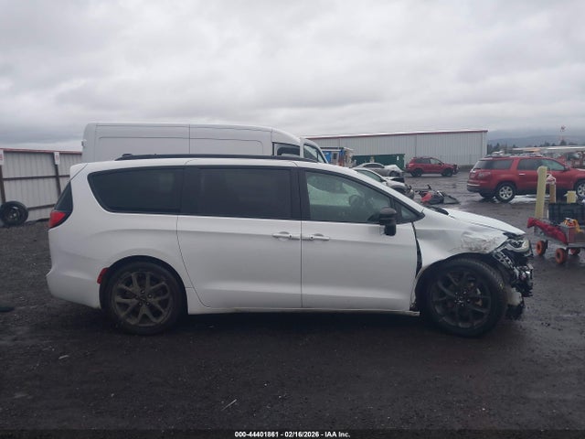 Chrysler Pacifica Limited 2025 2C4RC1GGXSR518519 Image 14