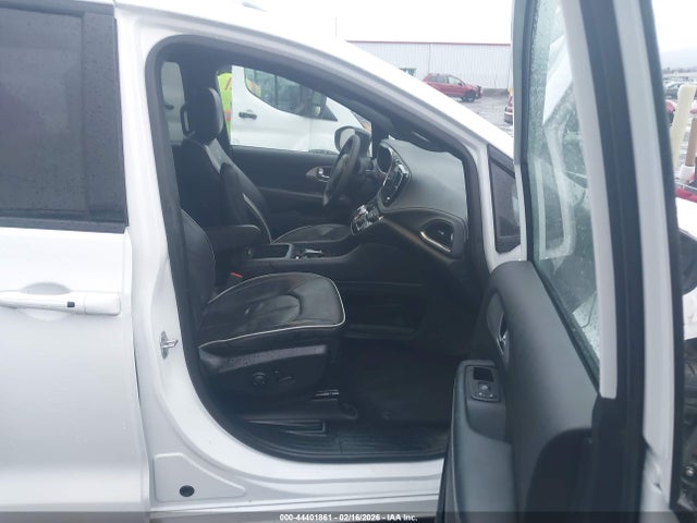Chrysler Pacifica Limited 2025 2C4RC1GGXSR518519 Image 5